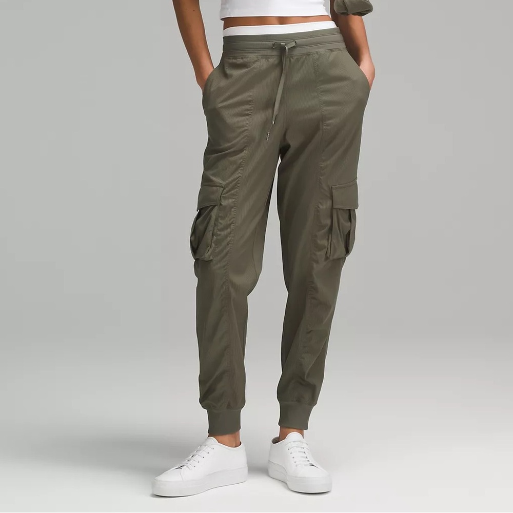 Lululemon studio joggers cargo style size M